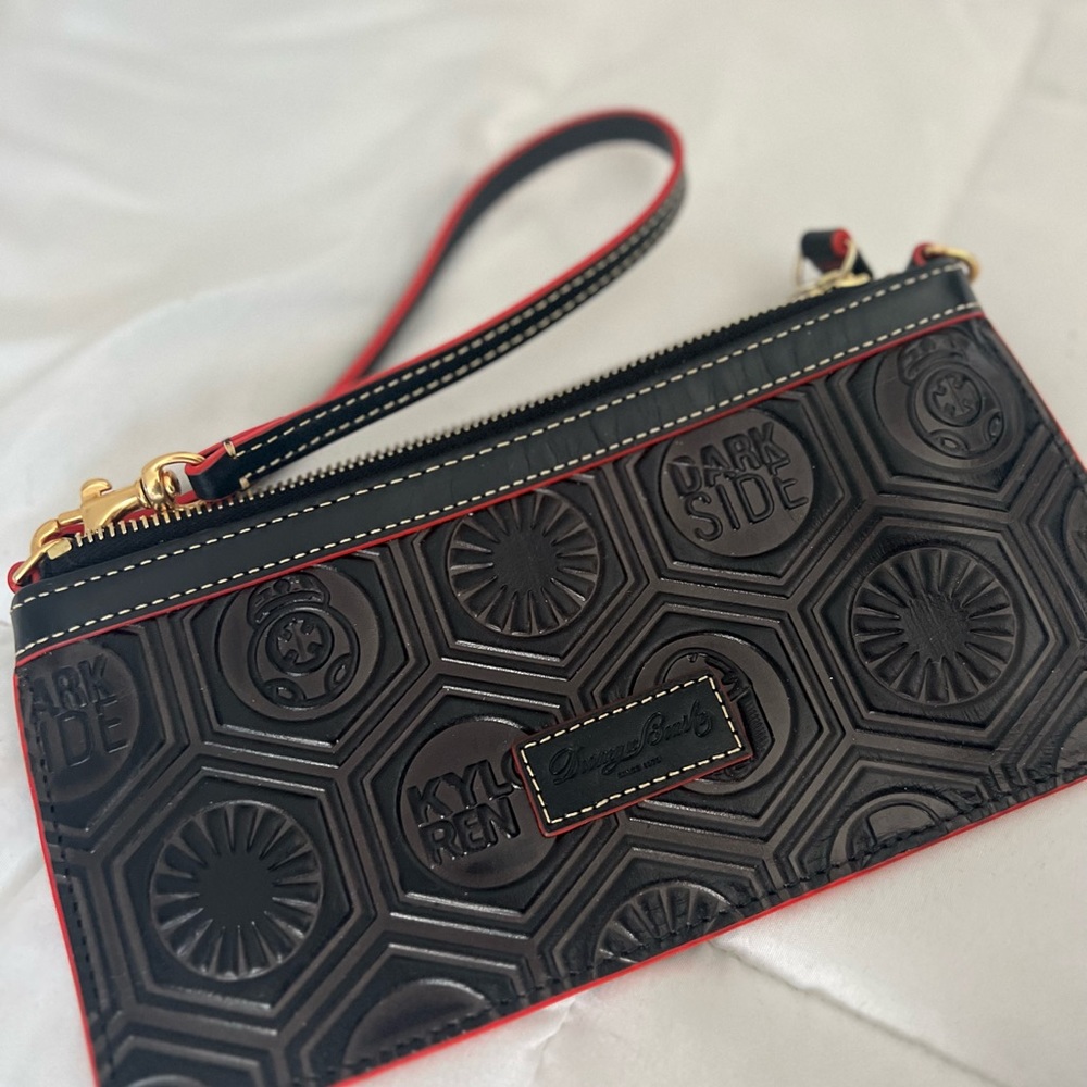 2018 limited edition RunDisney Star Wars Dark Side Dooney and Bourke wristlet